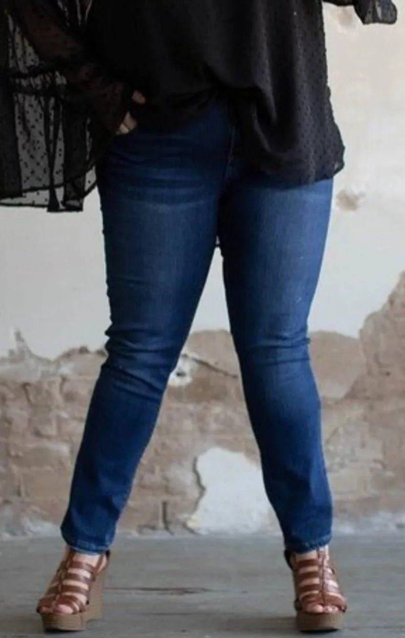 Reanna Plus Jeans-Mid Wash.