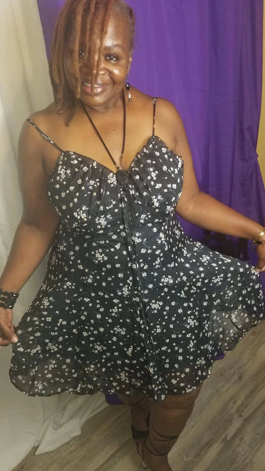 Plus Size Floral Chiffon Flare Dress-Black.